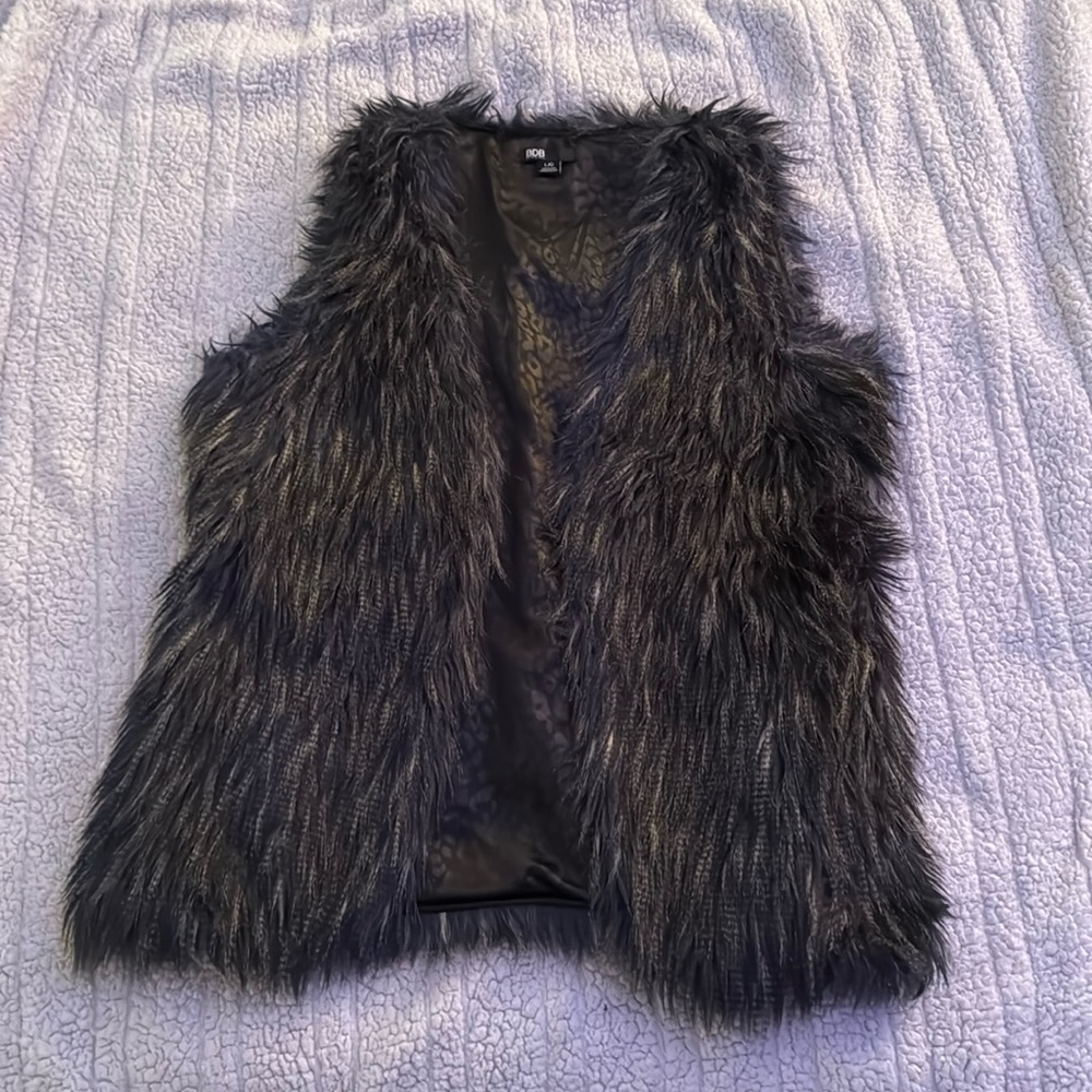 BDB Faux Fur Vest Size Large in Grey/Blue/White